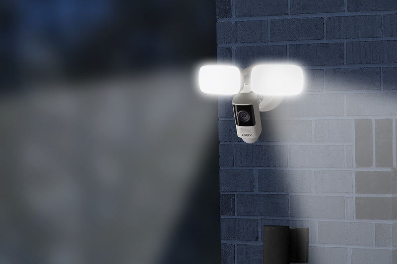 Lorex 2K Wi-Fi Floodlight Security Camera (32GB, Cloud-Enabled)