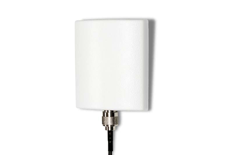 Directional wireless range extender antenna