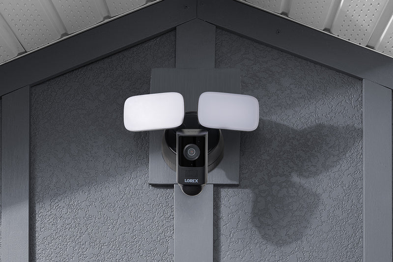 Lorex 2K Wi-Fi Floodlight Security Camera (32GB, Cloud-Enabled)